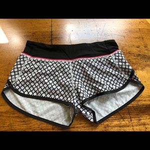 Lululemon Speed Shorts Size 4, 4 way stretch